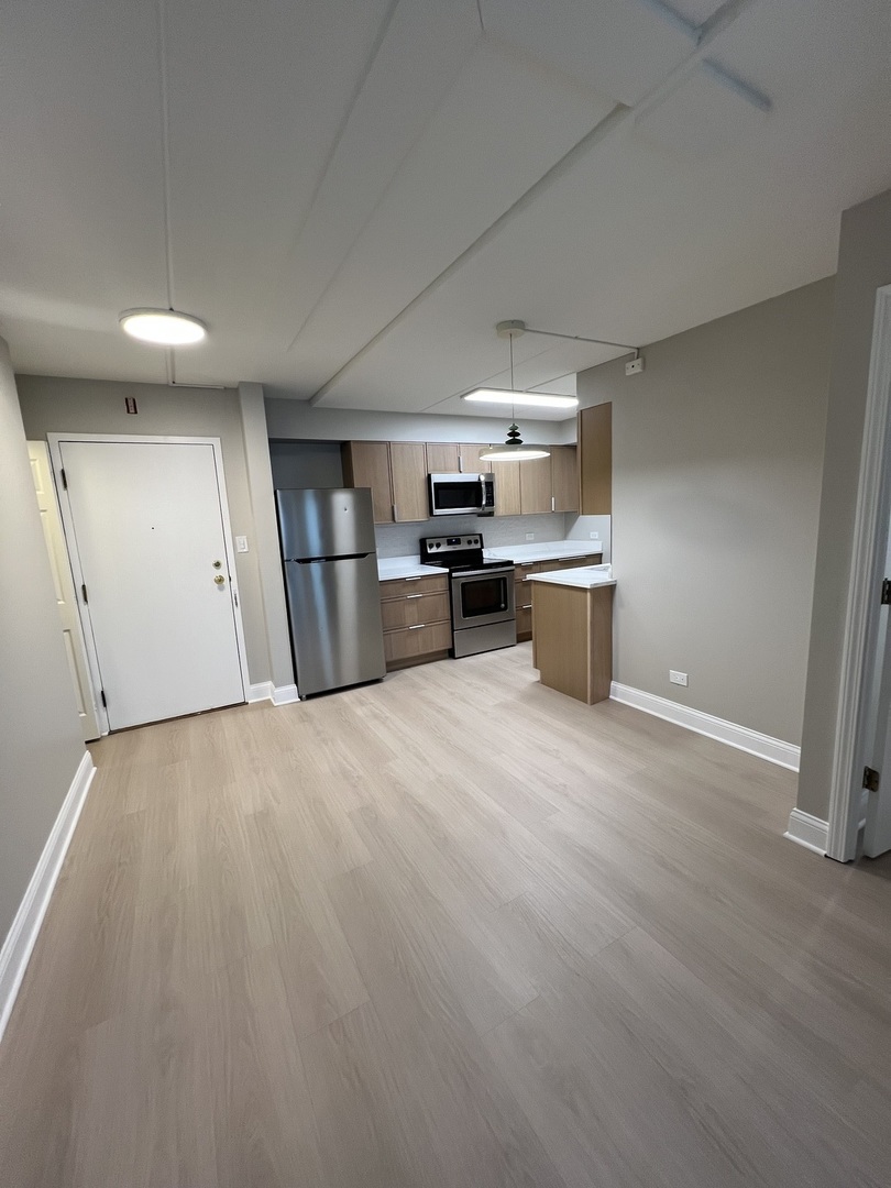 5125 Blodgett Avenue 211t Property Photo 4