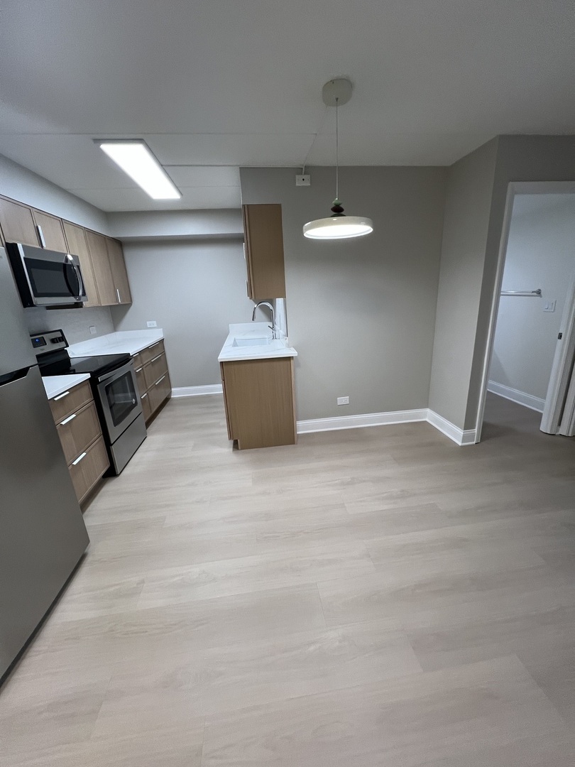 5125 Blodgett Avenue 211t Property Photo 6