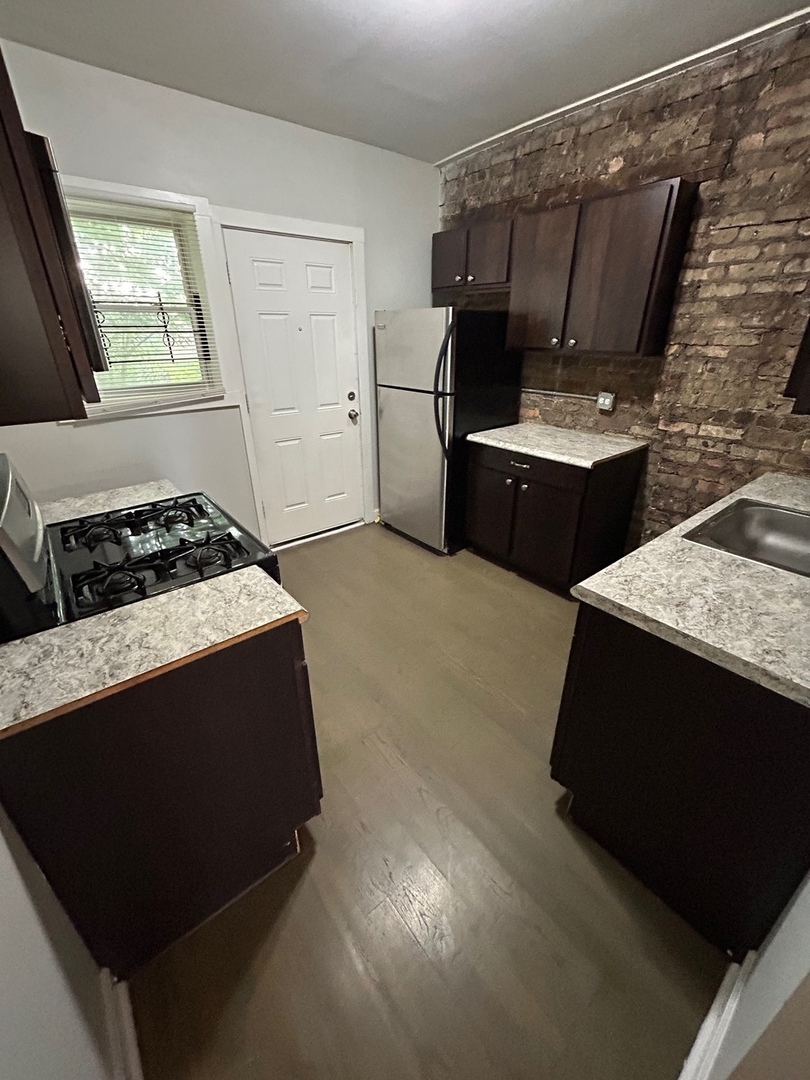 11327 S King Drive Property Photo 5