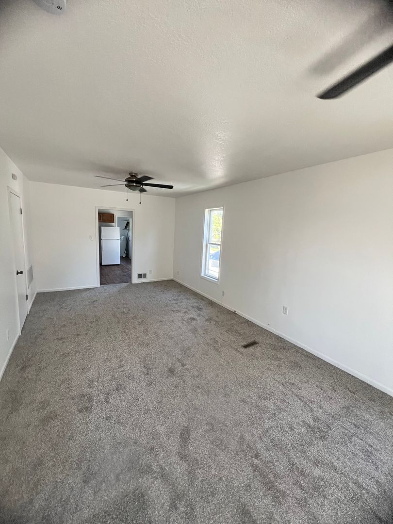 273 S 3rd Avenue Property Photo 4