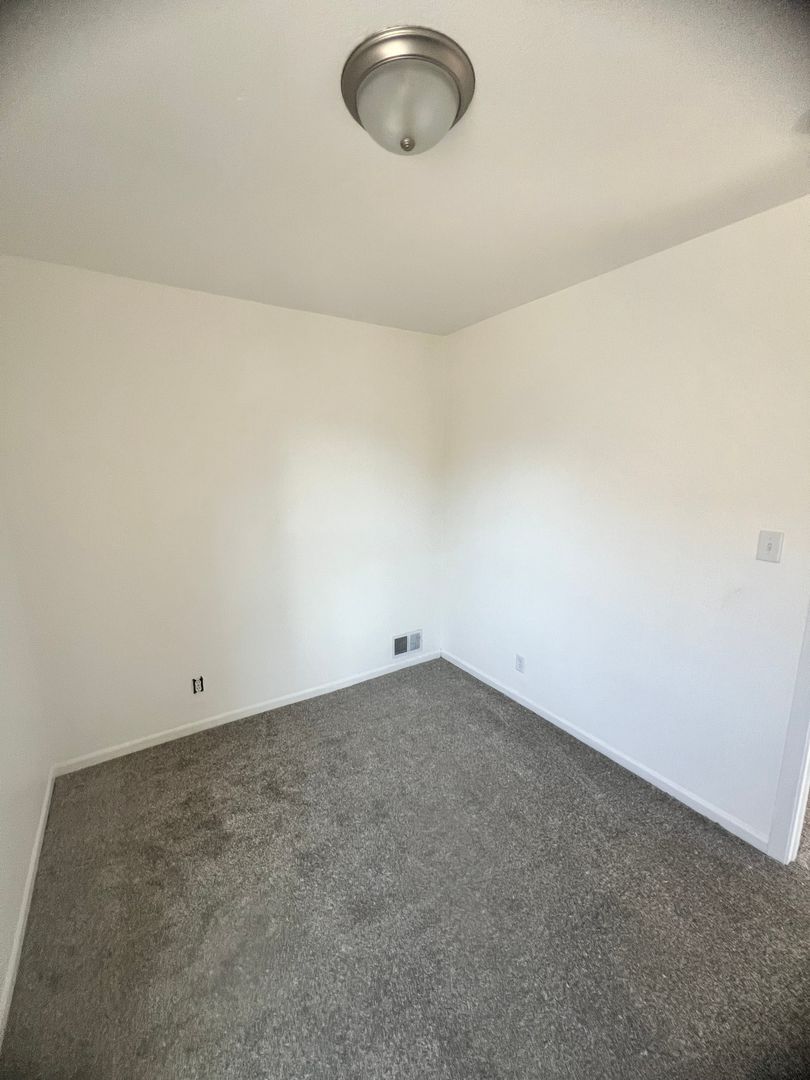 273 S 3rd Avenue Property Photo 5