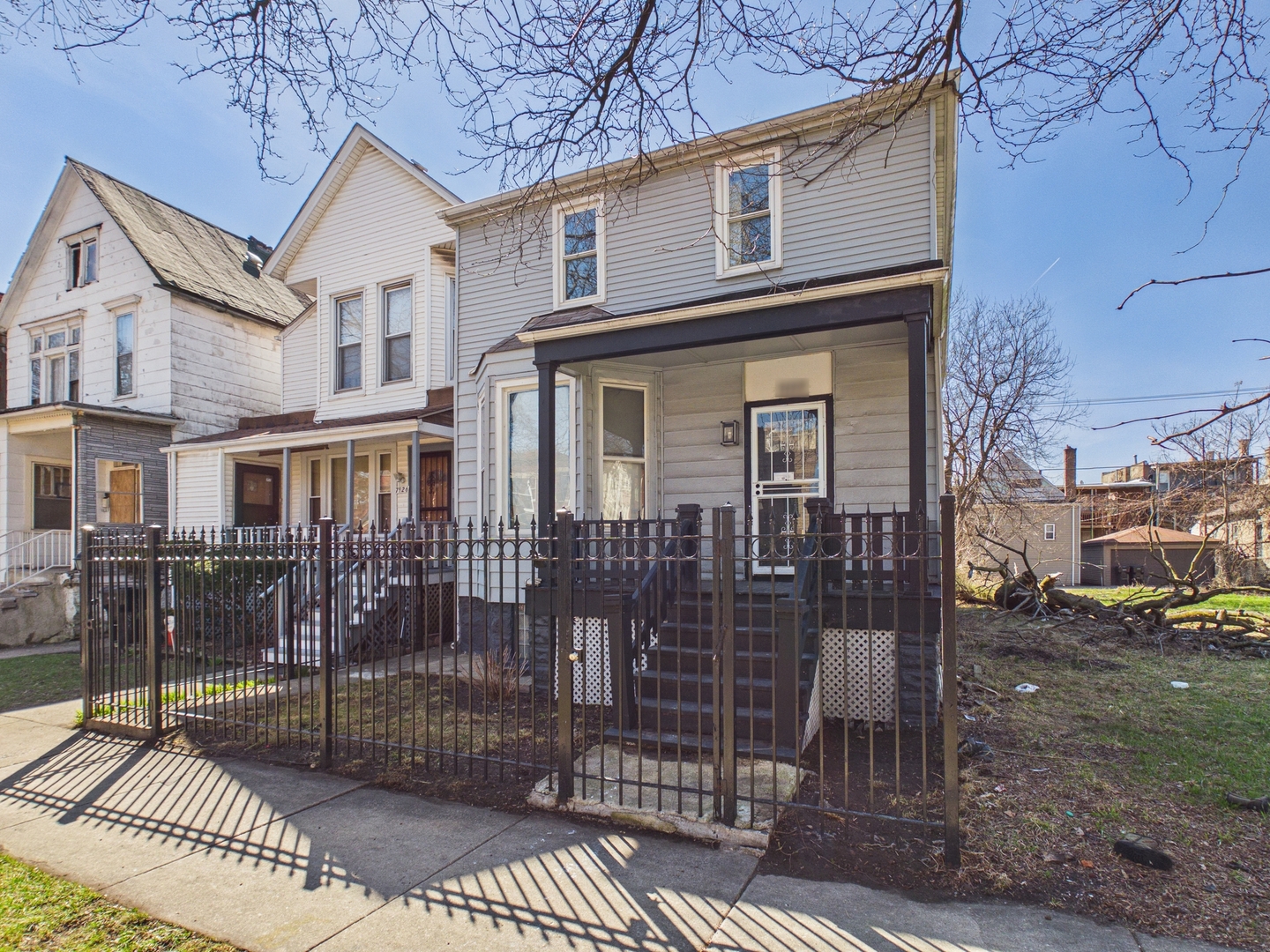 7122 S Champlain Avenue Property Photo 3