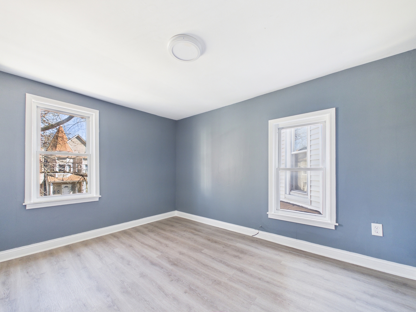 7122 S Champlain Avenue Property Photo 16