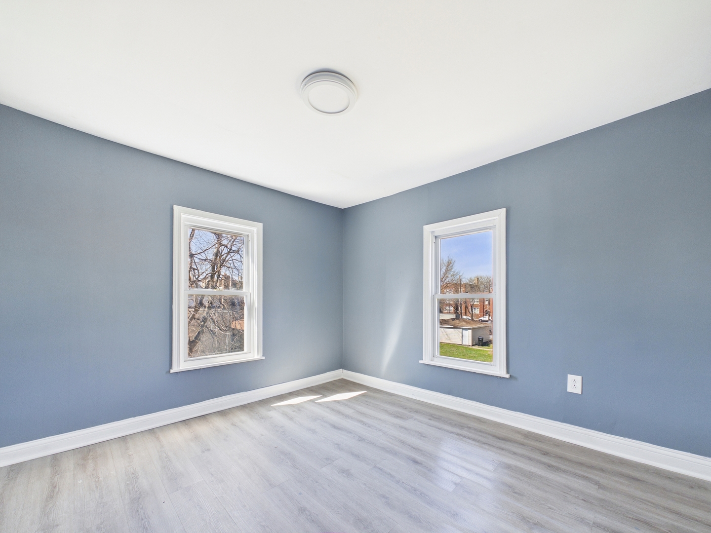 7122 S Champlain Avenue Property Photo 18