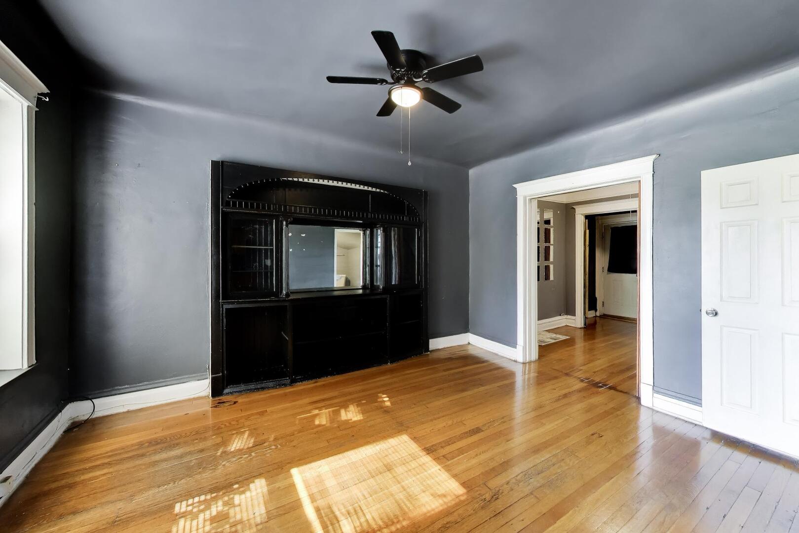 7041 S Eberhart Avenue Property Photo 6