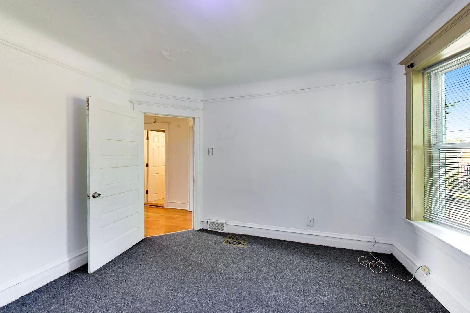 7041 S Eberhart Avenue Property Photo 10