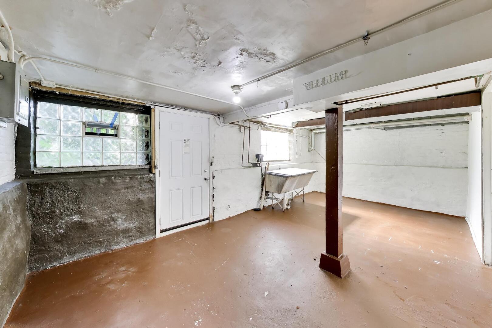 7041 S Eberhart Avenue Property Photo 13