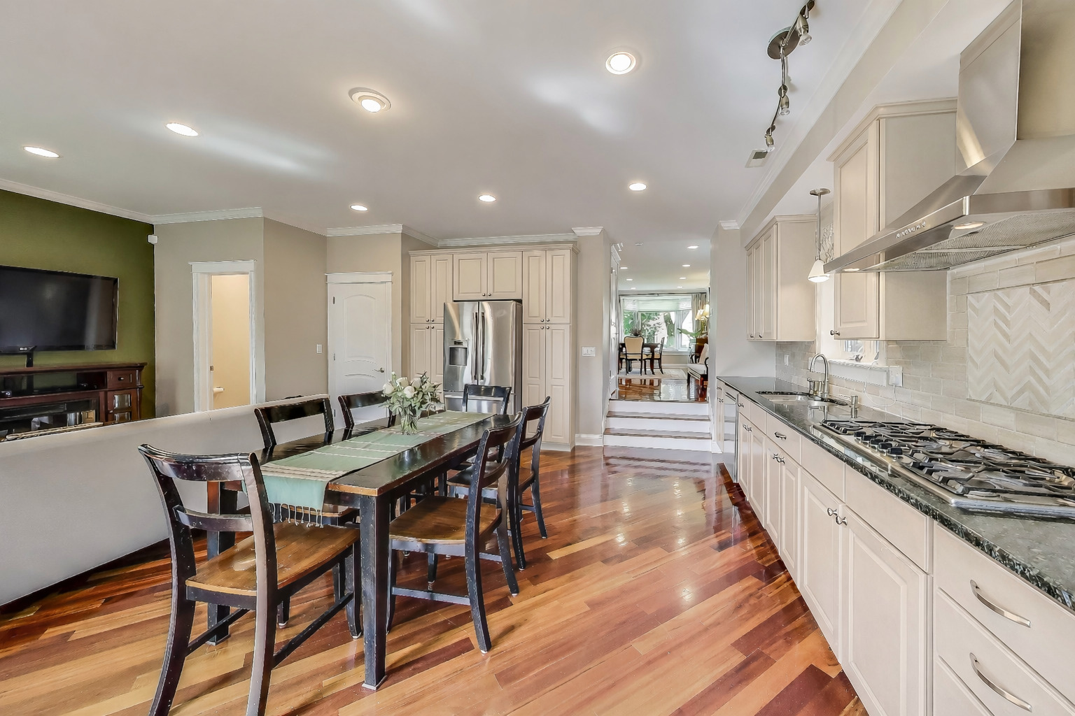 3472 W North Shore Avenue Property Photo 8