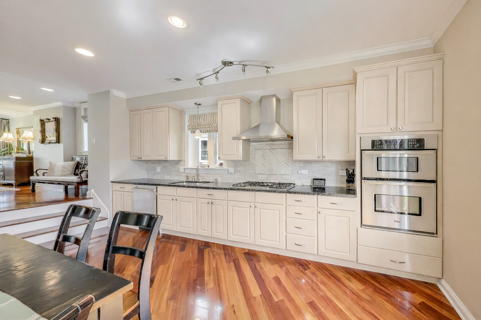 3472 W North Shore Avenue Property Photo 9