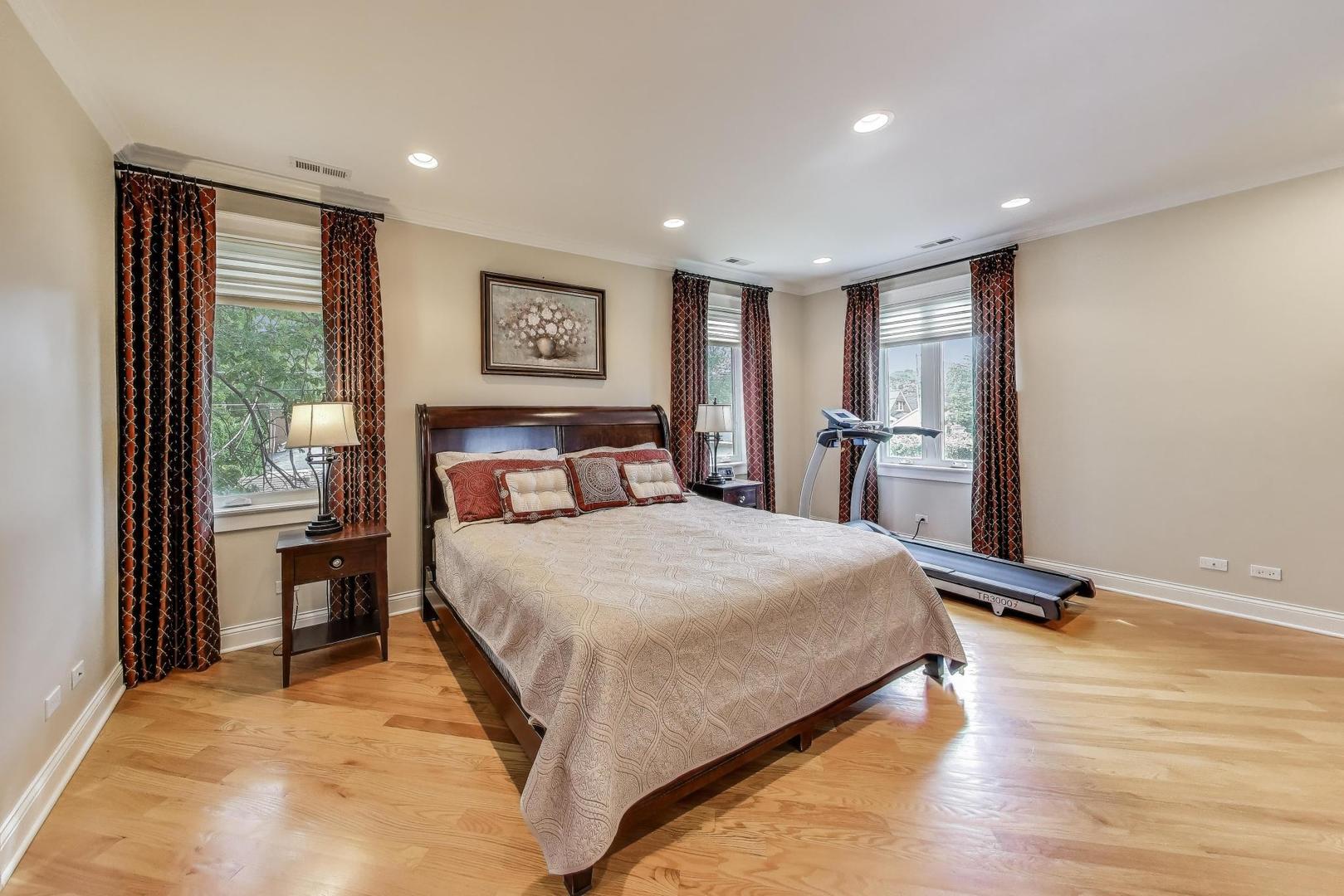3472 W North Shore Avenue Property Photo 12