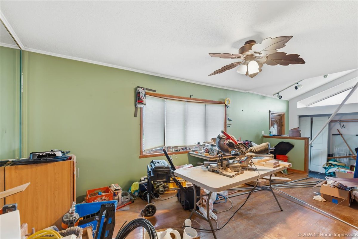 7817 W 98th Place Property Photo 3