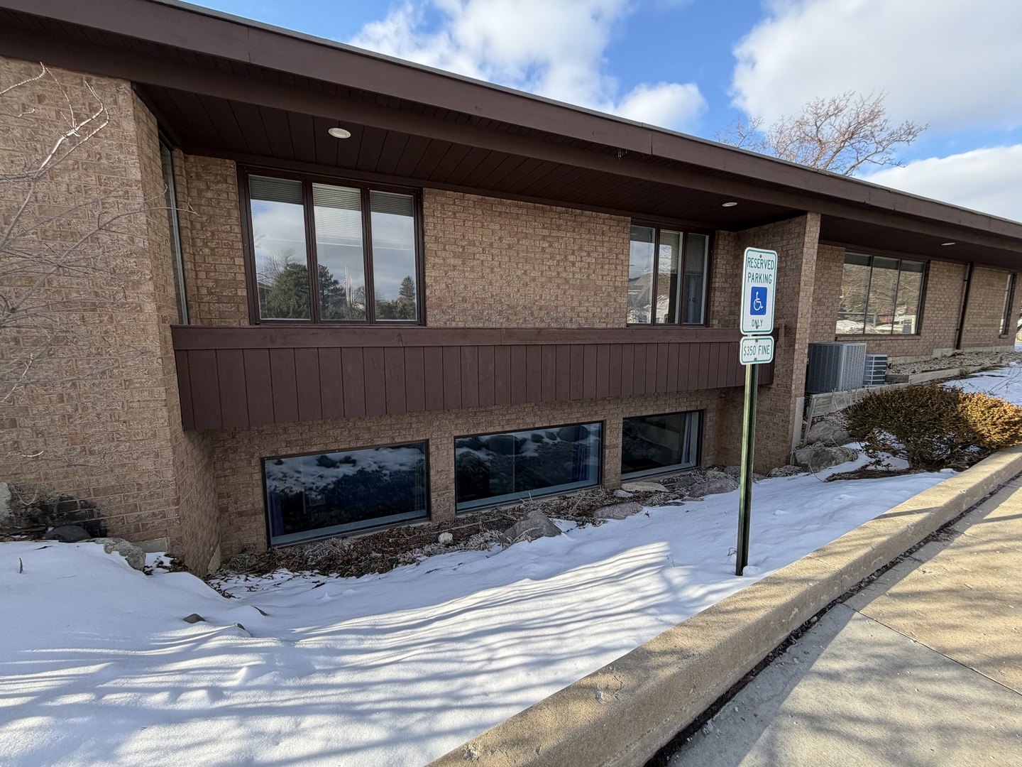 501-517 Thornhill Drive E Property Photo 3