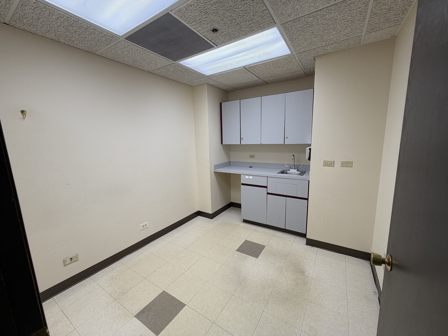 501-517 Thornhill Drive E Property Photo 15
