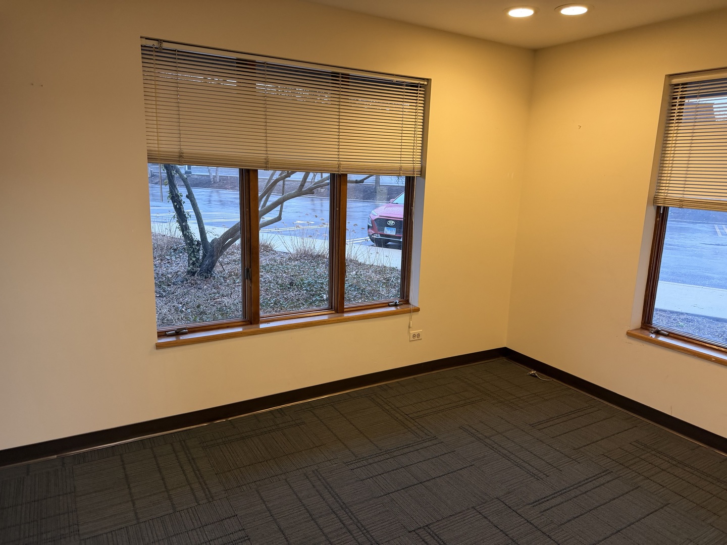 501-517 Thornhill Drive E Property Photo 43
