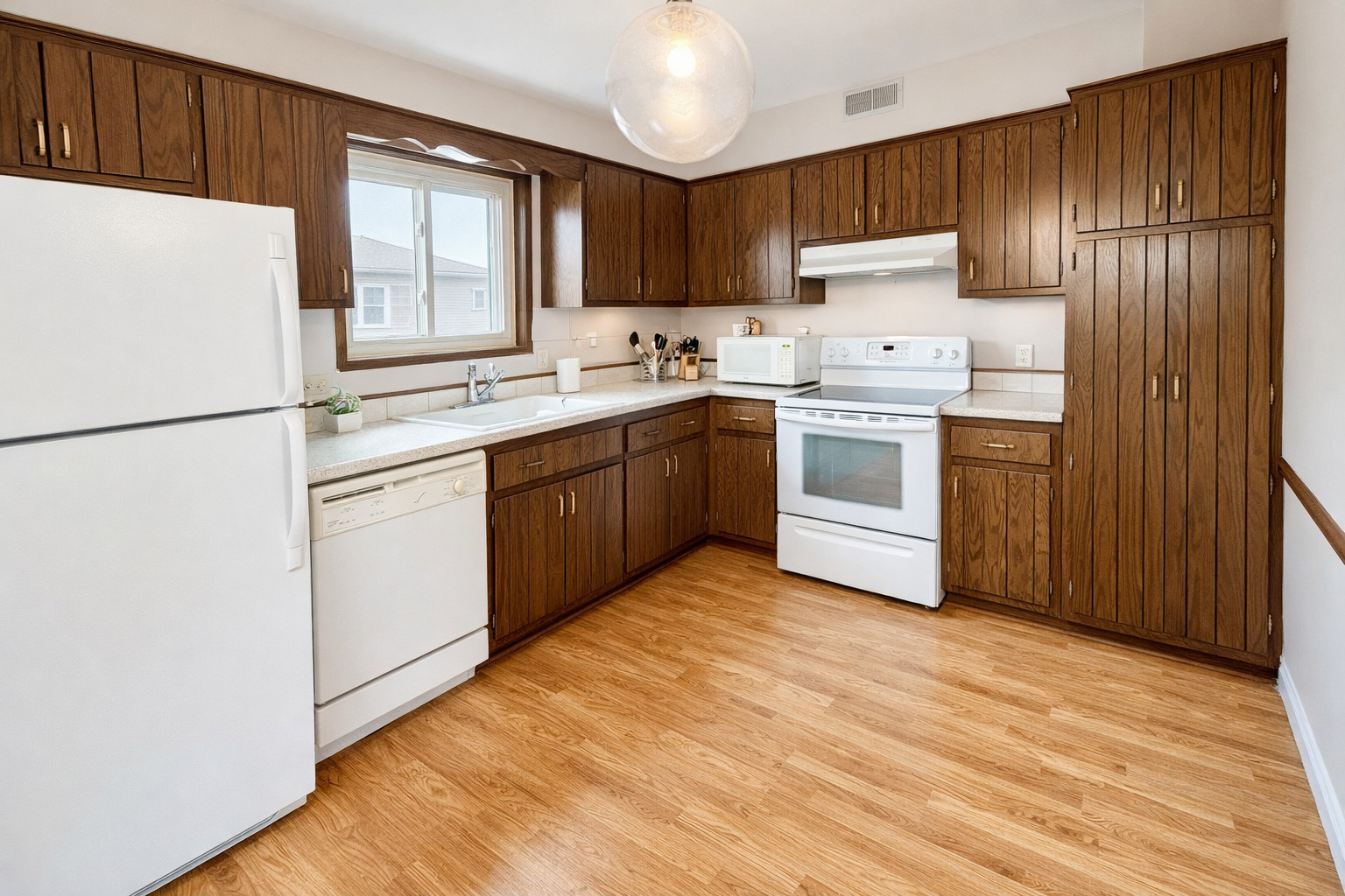 7925 Paxton Avenue 3b Property Photo 7