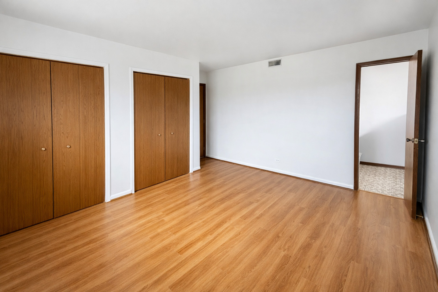 7925 Paxton Avenue 3b Property Photo 8