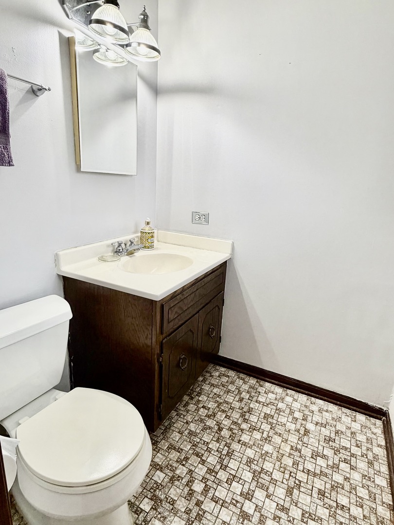 7925 Paxton Avenue 3b Property Photo 11