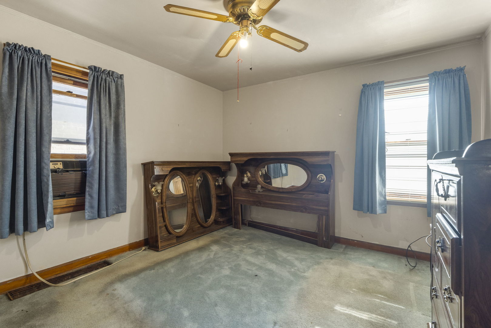10535 S Peoria Street Property Photo 5