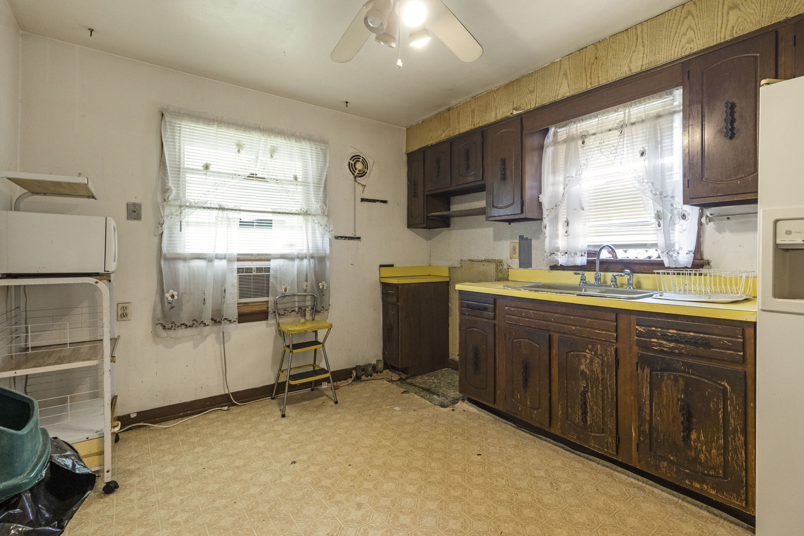 10535 S Peoria Street Property Photo 7