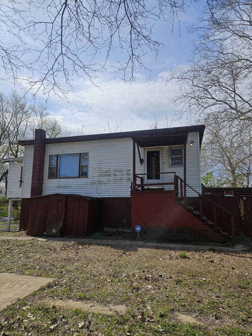 507 Crystal Lake Drive Property Photo 1