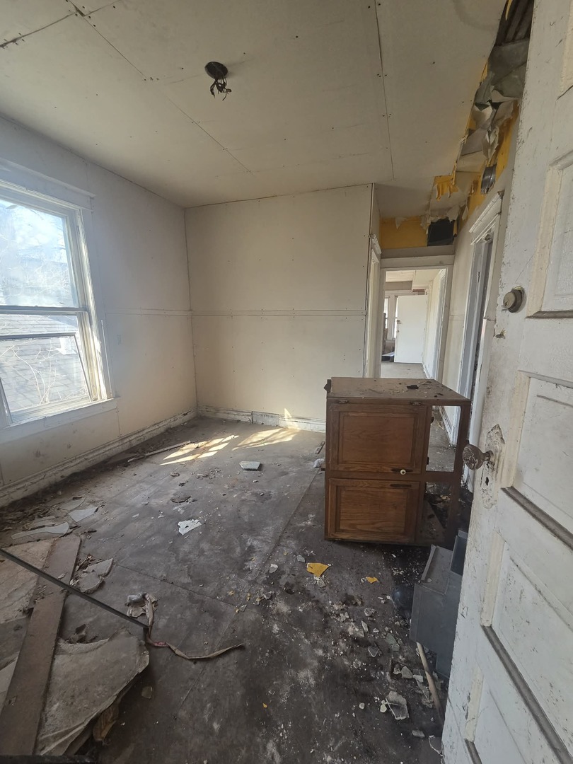 11705 S Lafayette Avenue Property Photo 4