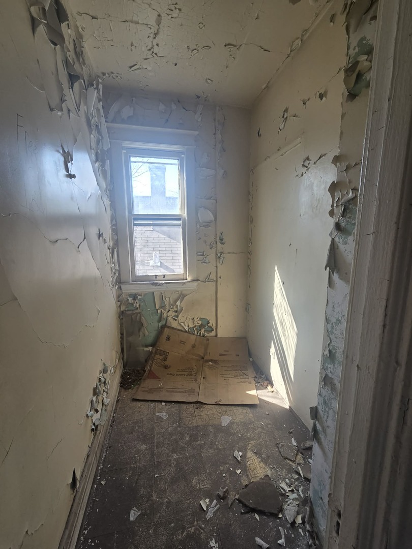 11705 S Lafayette Avenue Property Photo 5