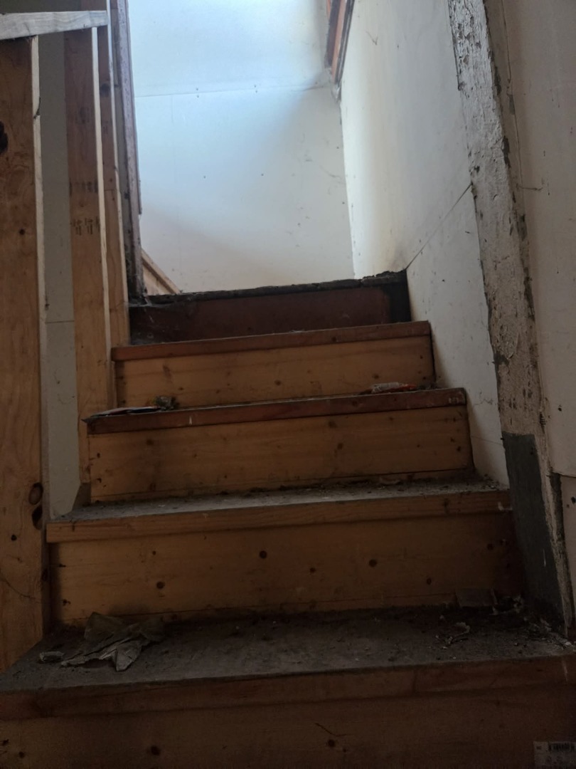 11705 S Lafayette Avenue Property Photo 6