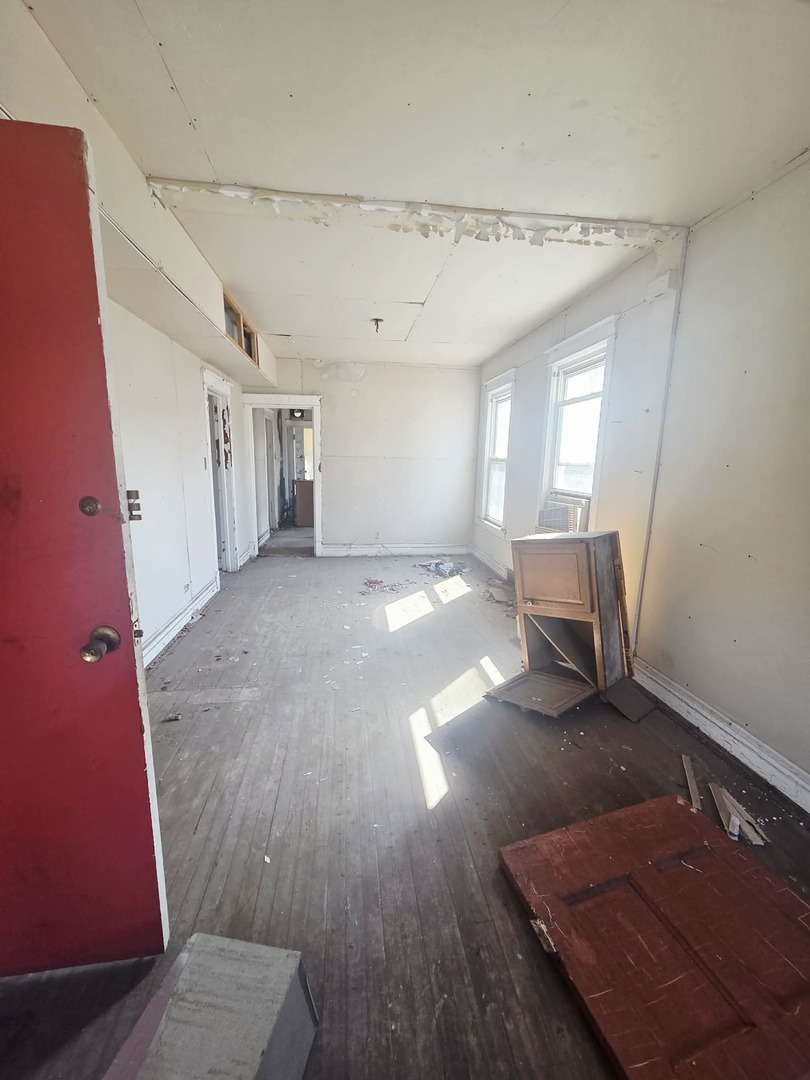 11705 S Lafayette Avenue Property Photo 7