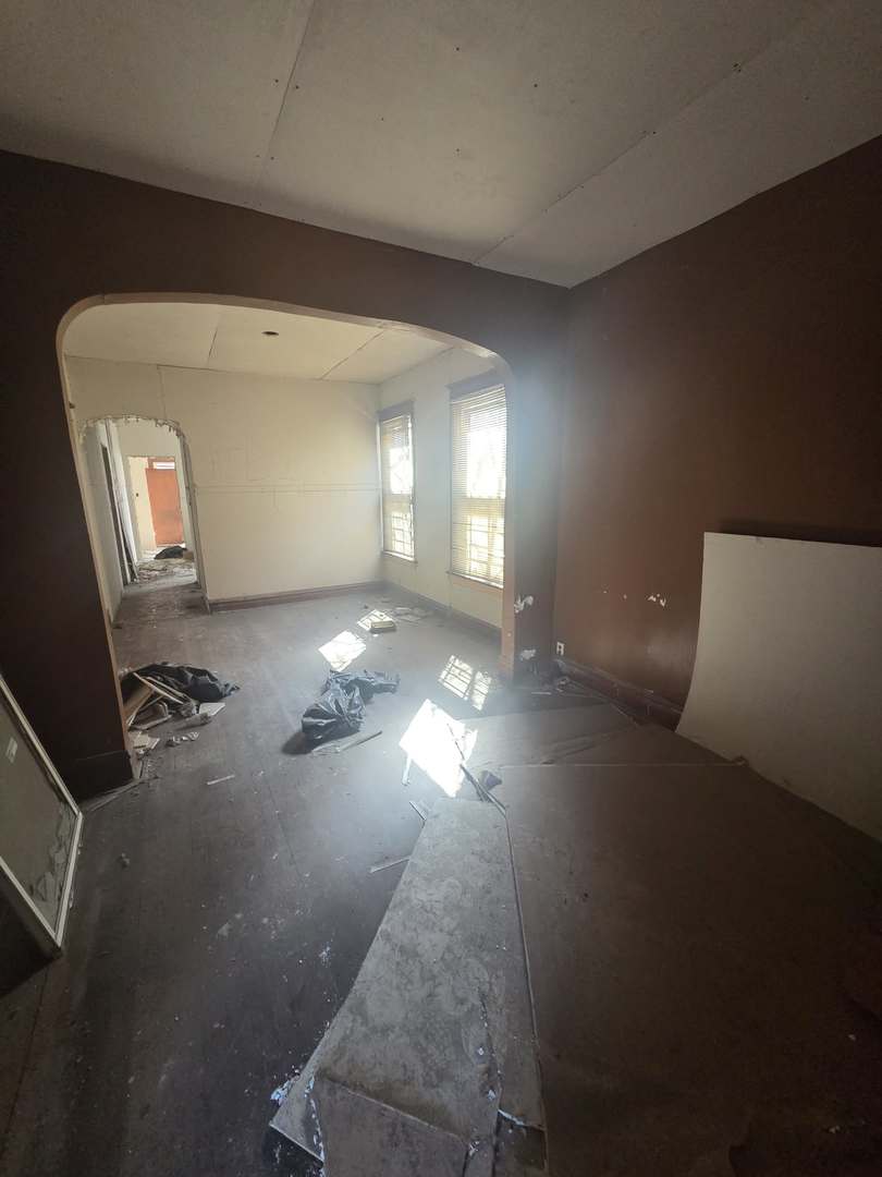 11705 S Lafayette Avenue Property Photo 12