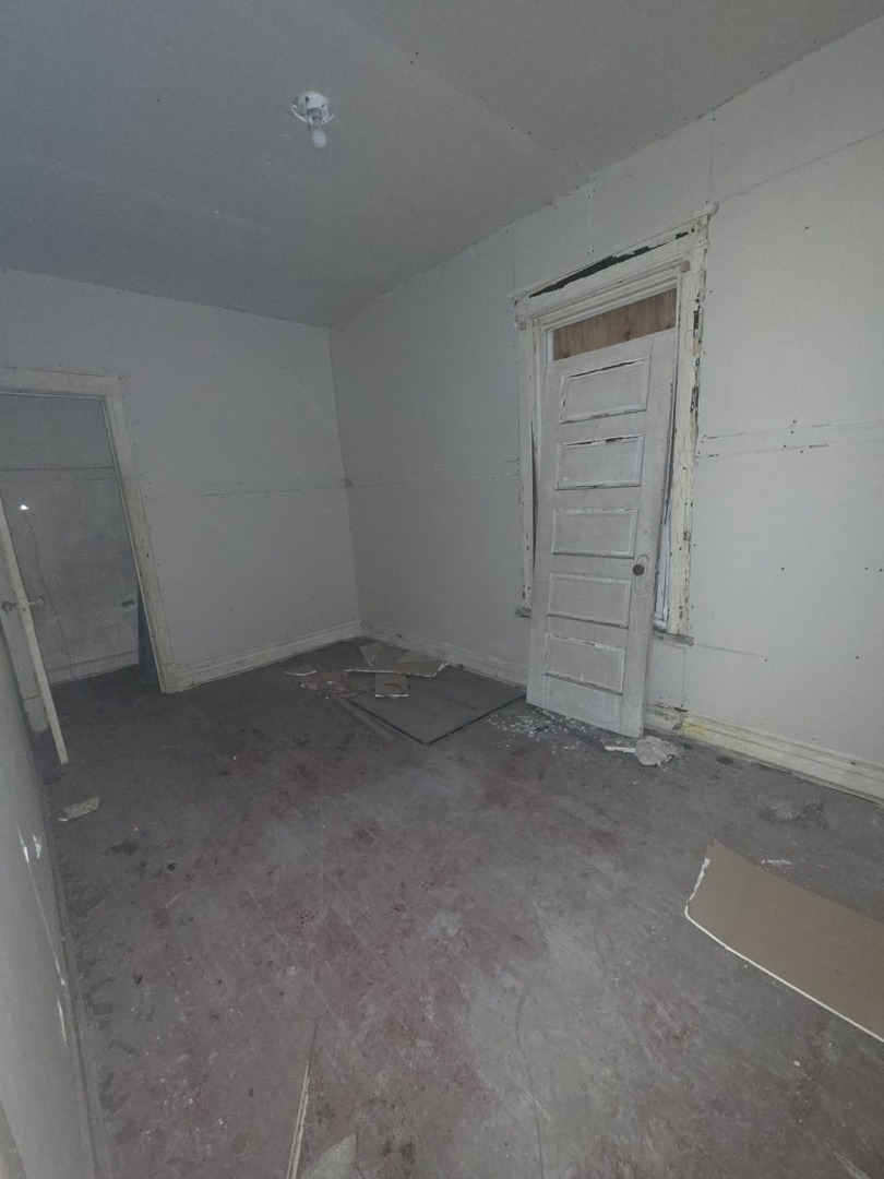 11705 S Lafayette Avenue Property Photo 13