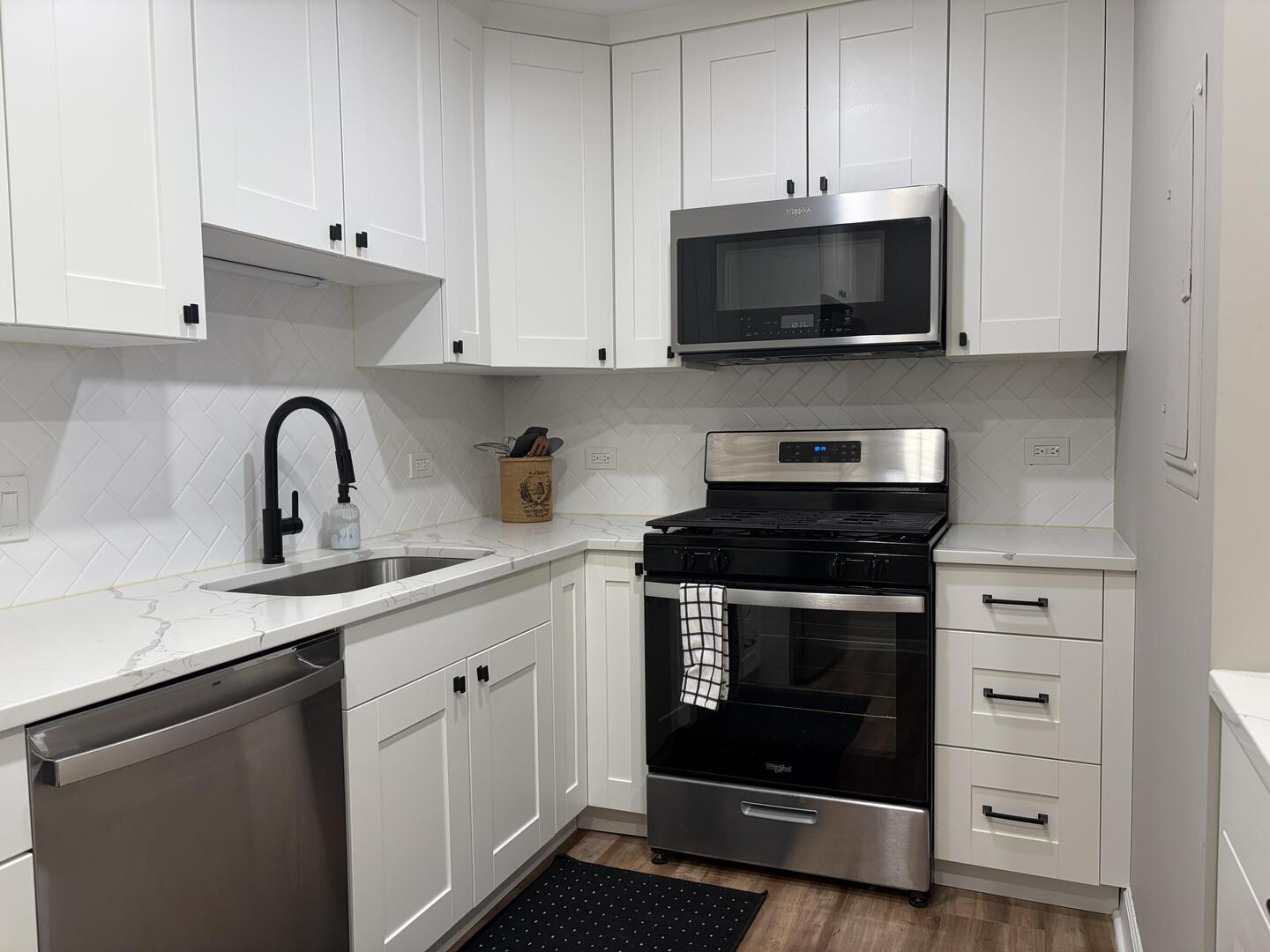 9355 Irving Park Road 402 Property Photo 6