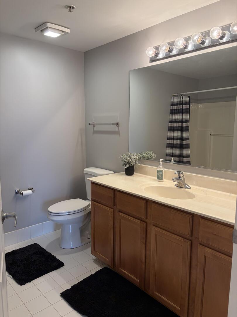 9355 Irving Park Road 402 Property Photo 13