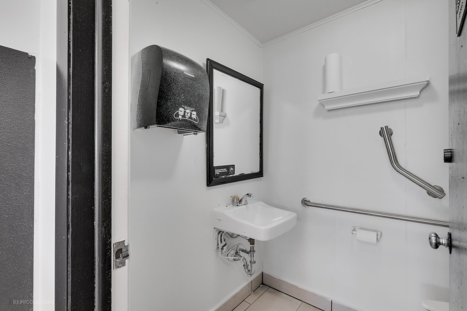 710 W Lincoln Highway Property Photo 8