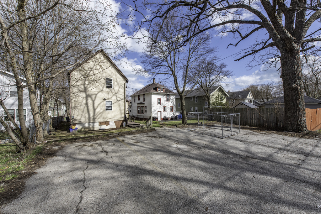 644 Lenox Avenue Property Photo 4