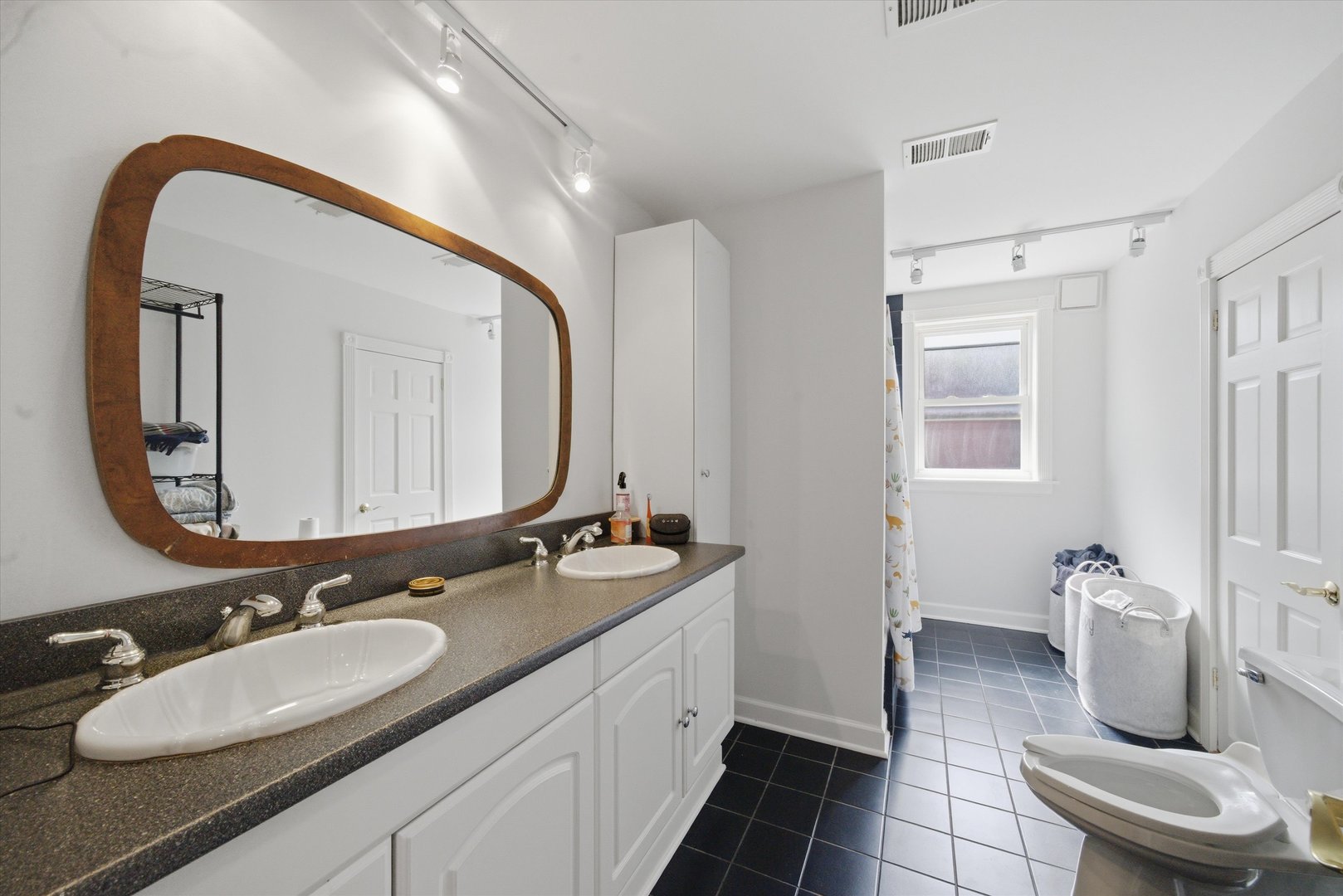 4542 N Ashland Avenue Property Photo 11