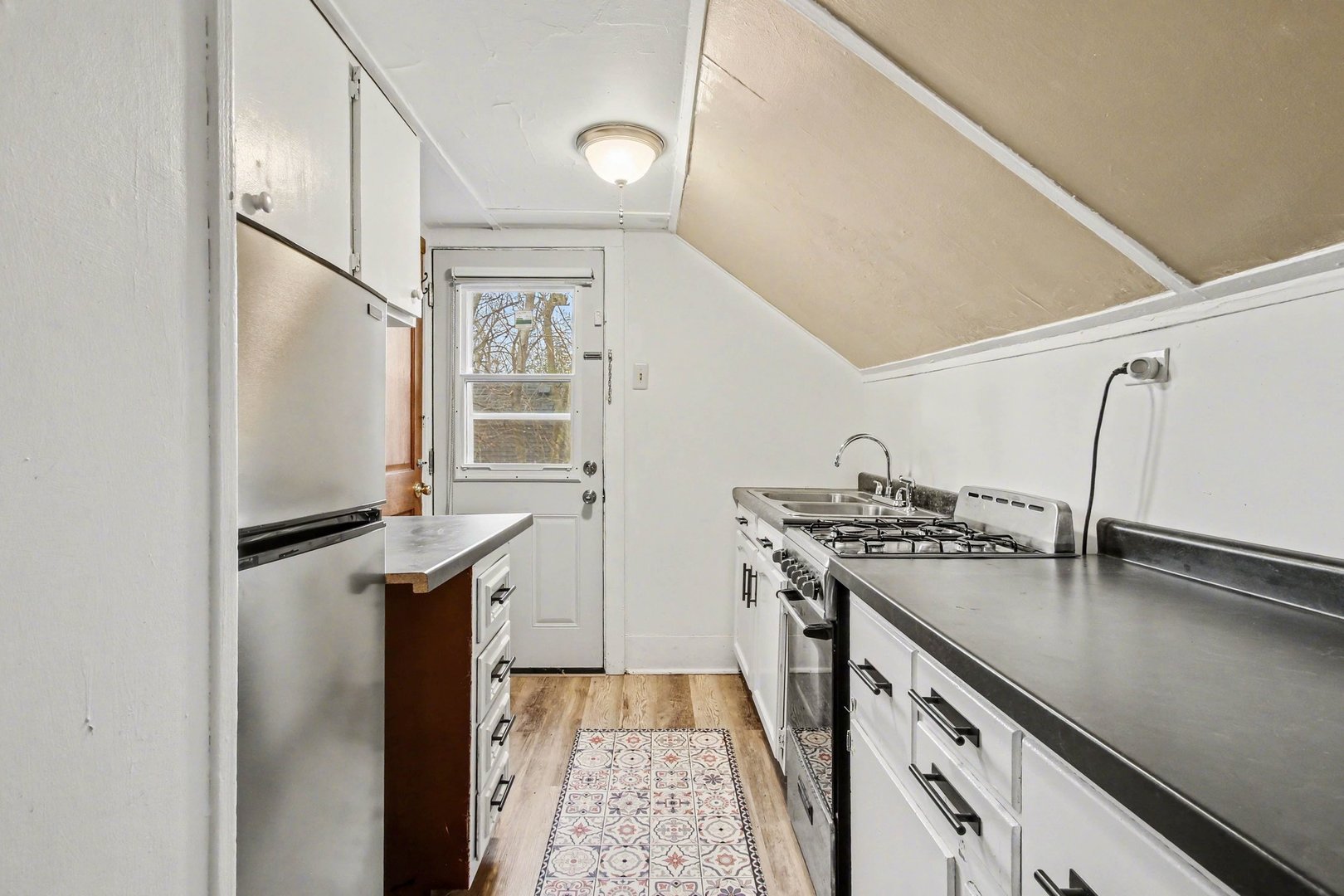 120 S Kinzie Street Property Photo 18