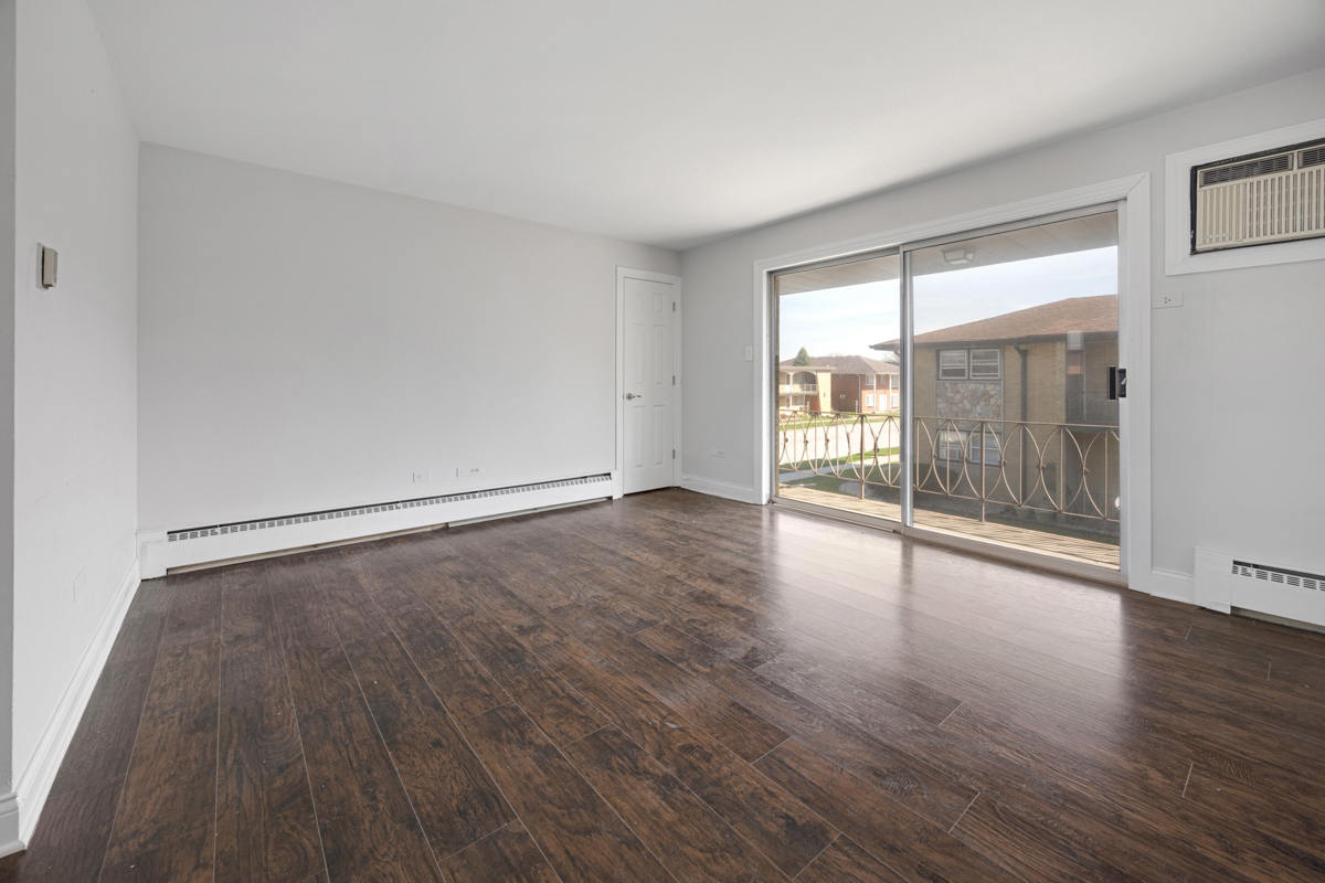 18318 Exchange Avenue 2f Property Photo 4