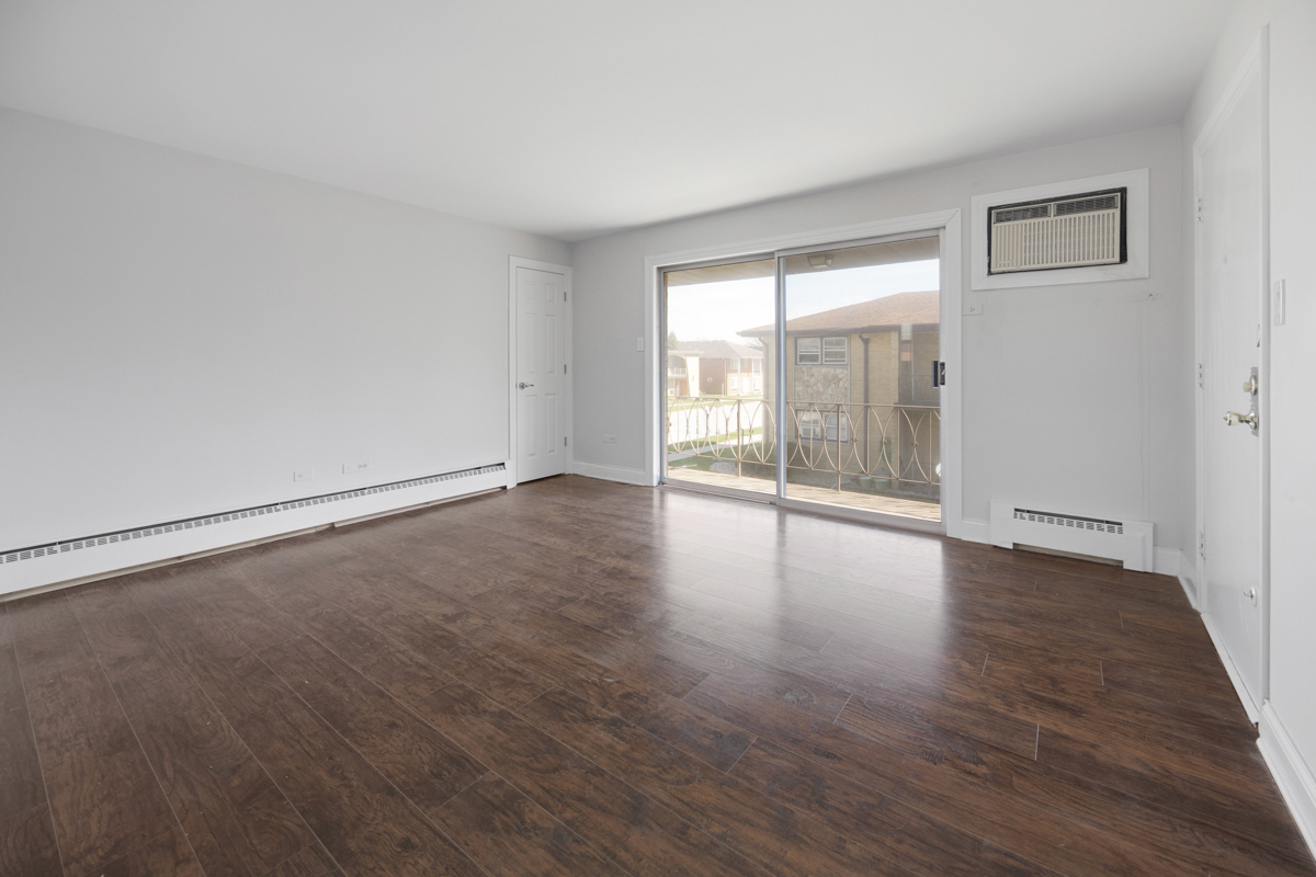 18318 Exchange Avenue 2f Property Photo 5