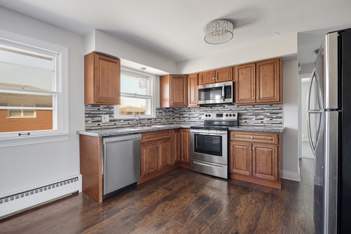 18318 Exchange Avenue 2f Property Photo 8