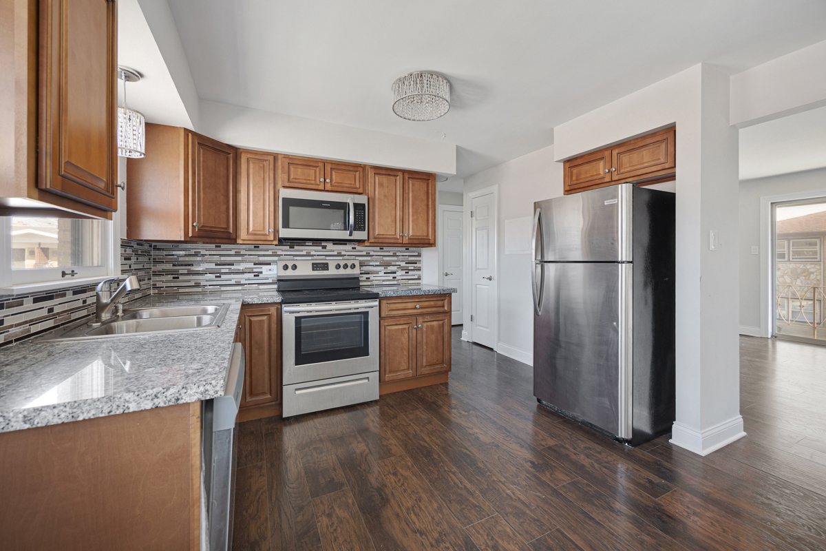 18318 Exchange Avenue 2f Property Photo 11
