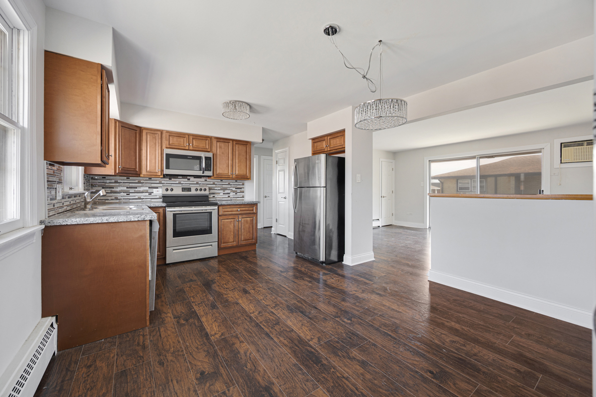 18318 Exchange Avenue 2f Property Photo 12