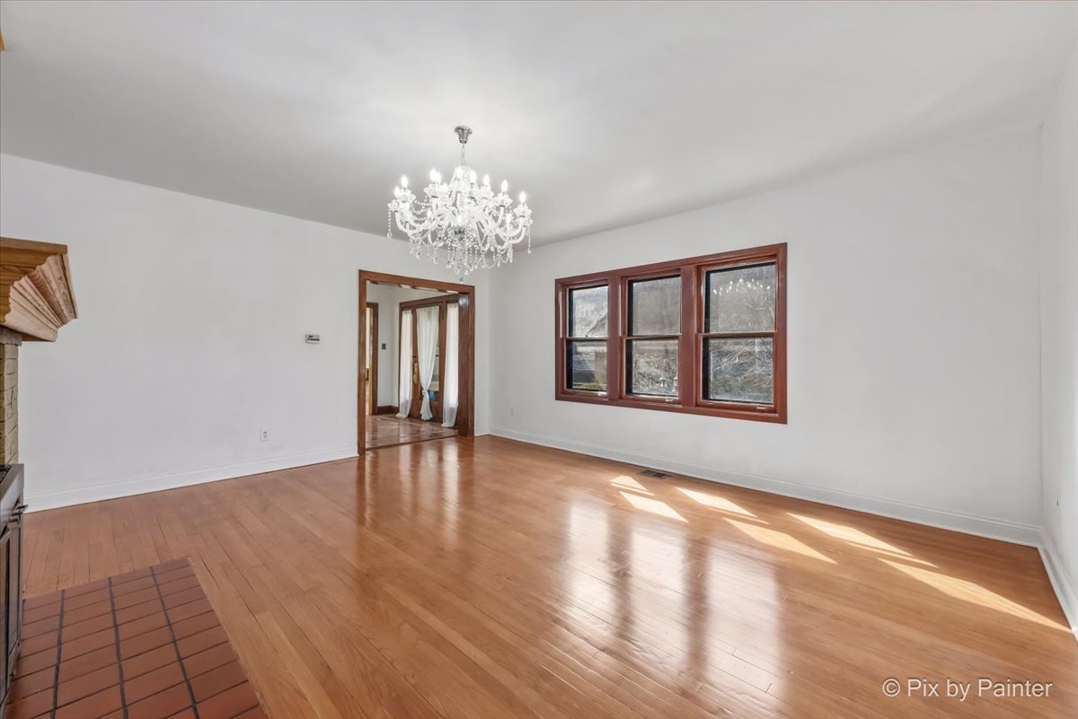 4827 N Harding Avenue Property Photo 17