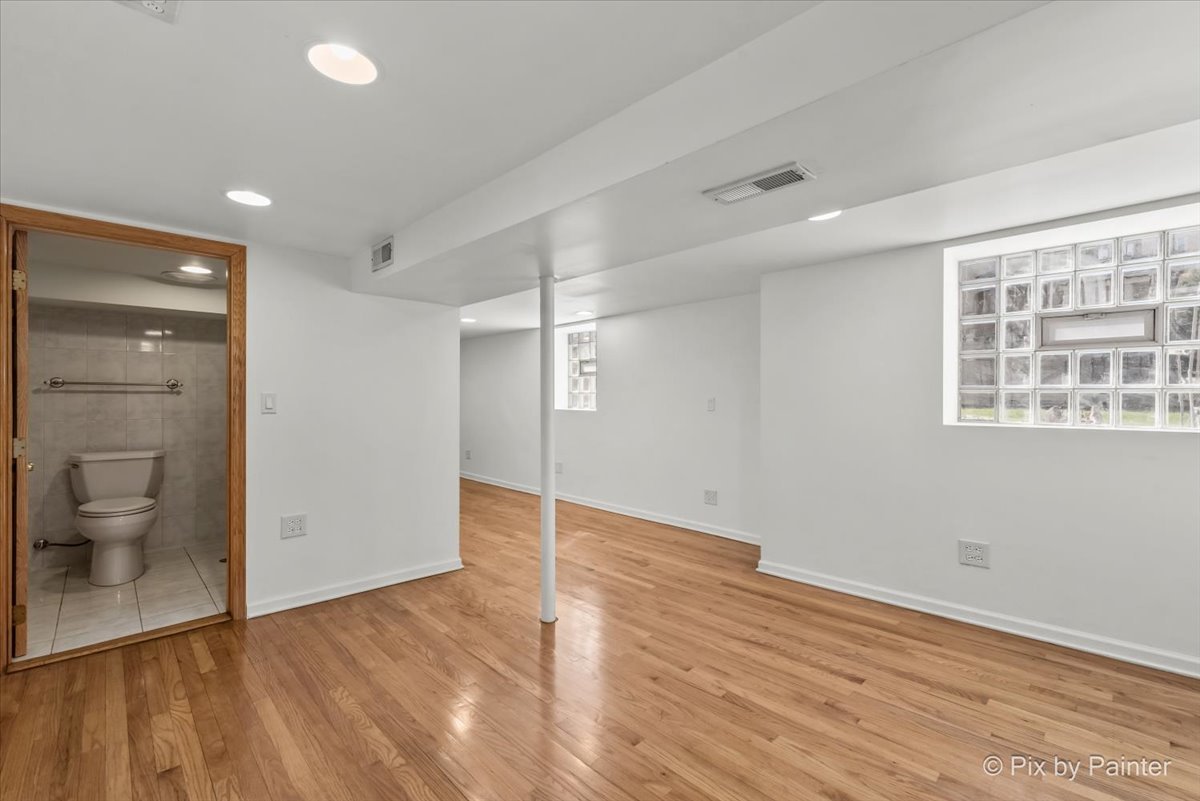 4827 N Harding Avenue Property Photo 21