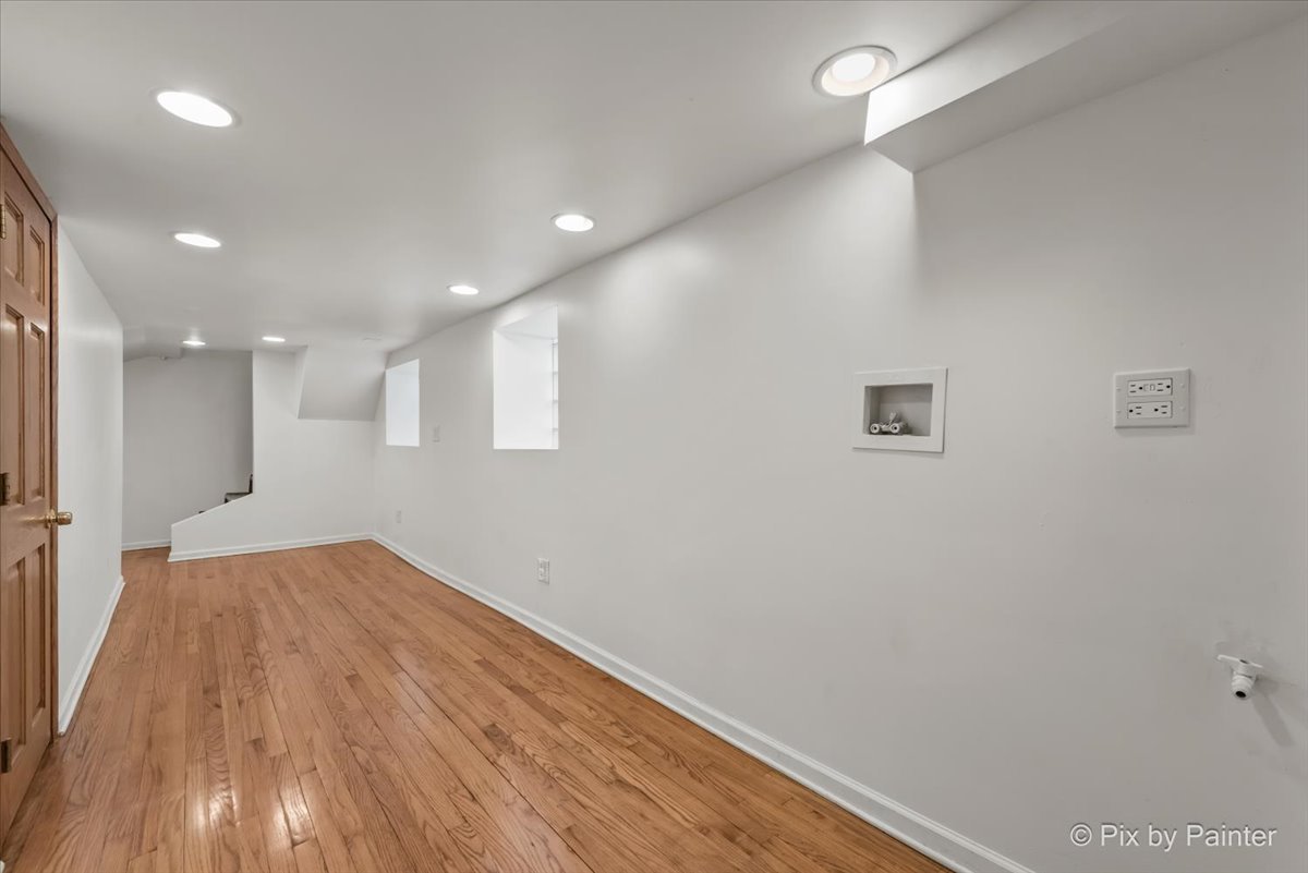 4827 N Harding Avenue Property Photo 24
