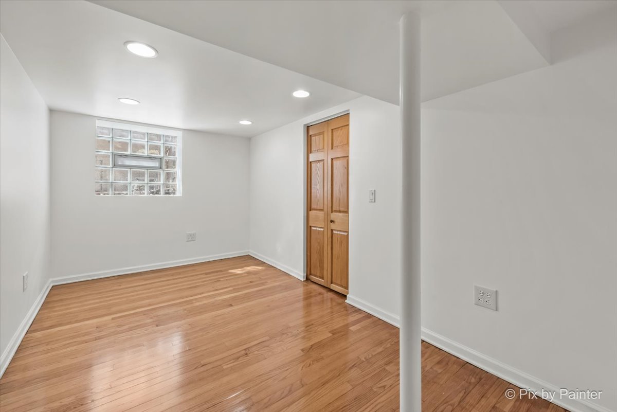 4827 N Harding Avenue Property Photo 25