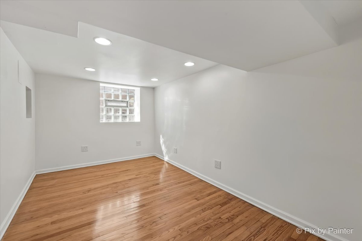 4827 N Harding Avenue Property Photo 26