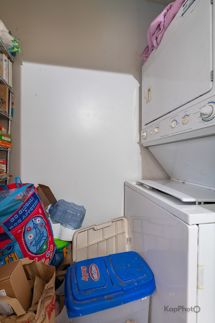 958 N Honore Street Property Photo 15