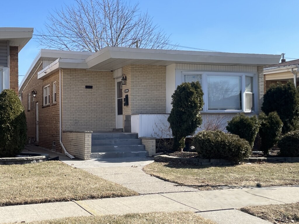 9035 S Oglesby Avenue Property Photo 2