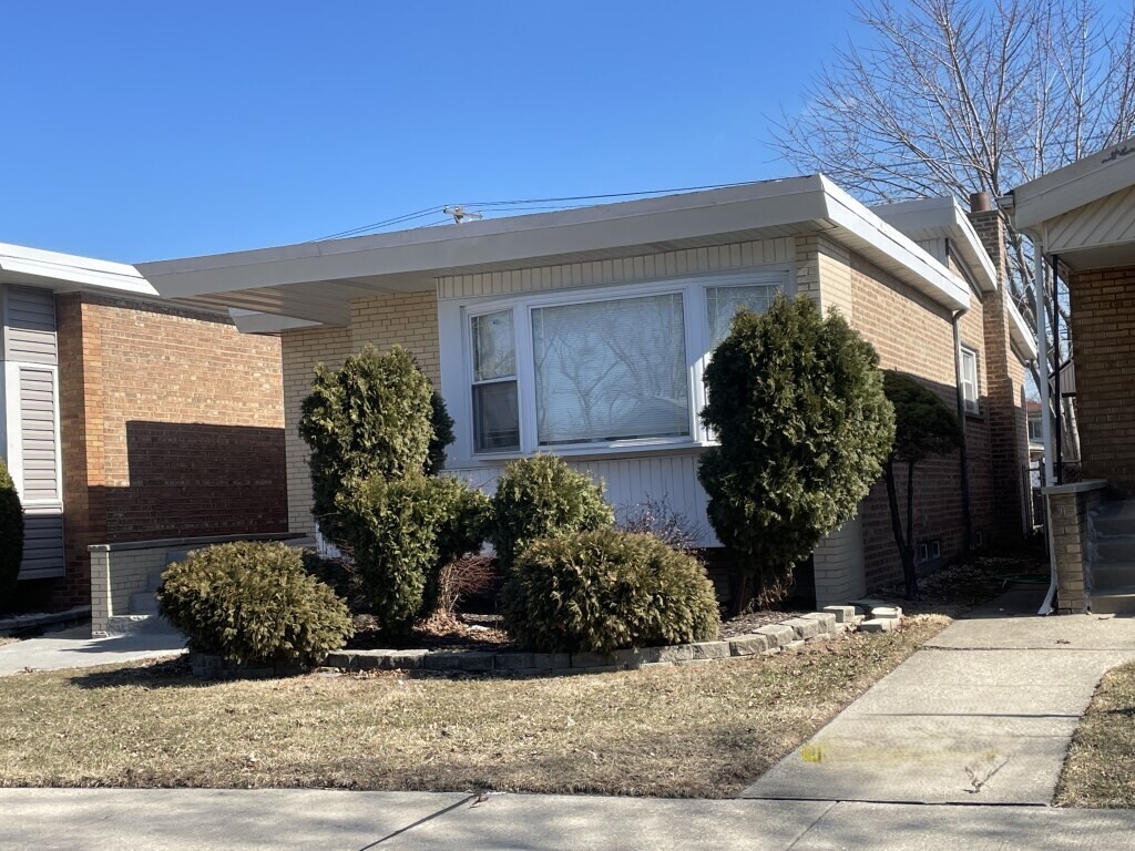 9035 S Oglesby Avenue Property Photo 3