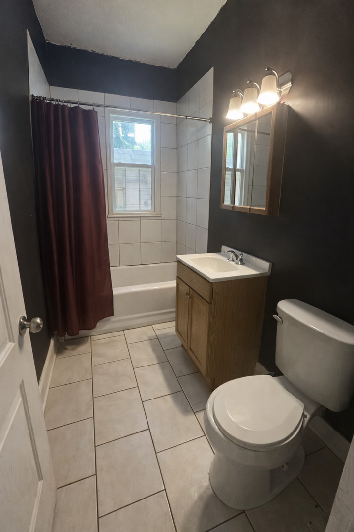 5320 S Carpenter Street Property Photo 5